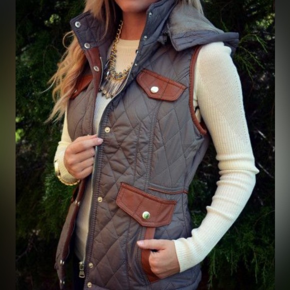 Fashionomics Jackets & Blazers - Two tone vest that is fleece lined